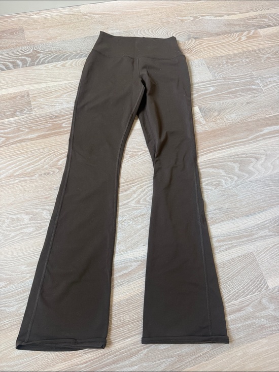 ALO Yoga Pants - ALO Yoga Flared Leg High-Rise Leggings in Dark Brown